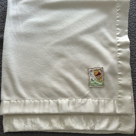 Winnie the Pooh Kids Bib and Blanket Set - Red and Cream - Picture 5 of 7